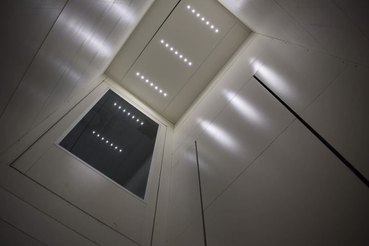 593809-8 Platform elevator Aritco 7000