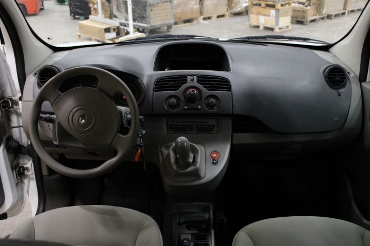 637121-17 Renault Kangoo Passenger 1.6 (106hp, 4360 miles) -10