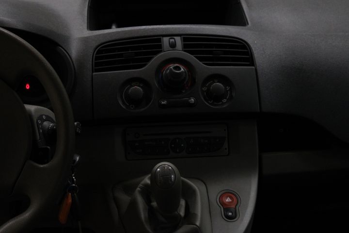 637121-18 Renault Kangoo Passenger 1.6 (106hp, 4360 miles) -10