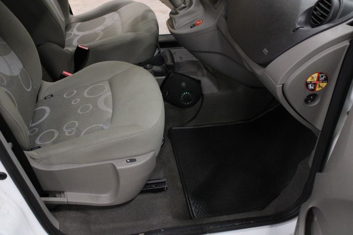 637121-24 Renault Kangoo Passenger 1.6 (106hp, 4360 miles) -10