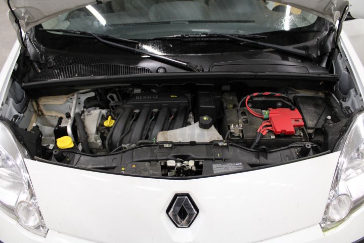637121-26 Renault Kangoo Passenger 1.6 (106hp, 4360 miles) -10