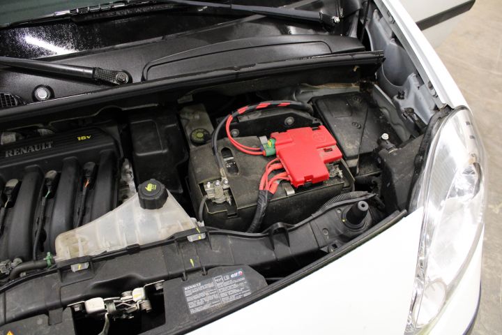 637121-28 Renault Kangoo Passenger 1.6 (106hp, 4360 miles) -10