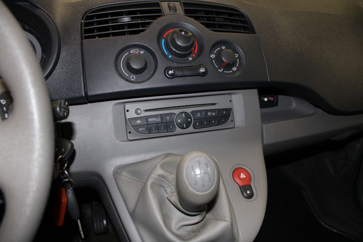 637121-29 Renault Kangoo Passenger 1.6 (106hp, 4360 miles) -10