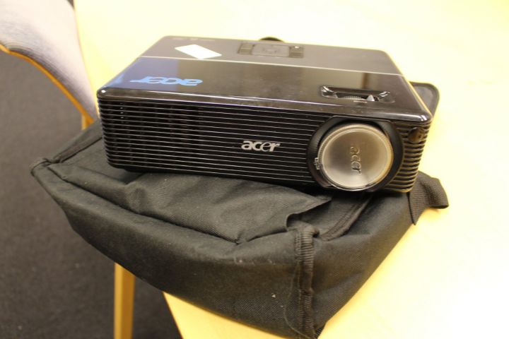 612728-2 Projektor Acer P1101 inkl. duk