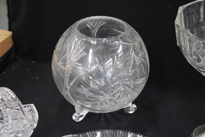 627063-12 Glass / Crystal Bowls, candlesticks, glass etc.