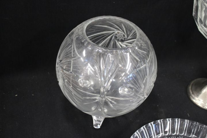 627063-13 Glass / Crystal Bowls, candlesticks, glass etc.