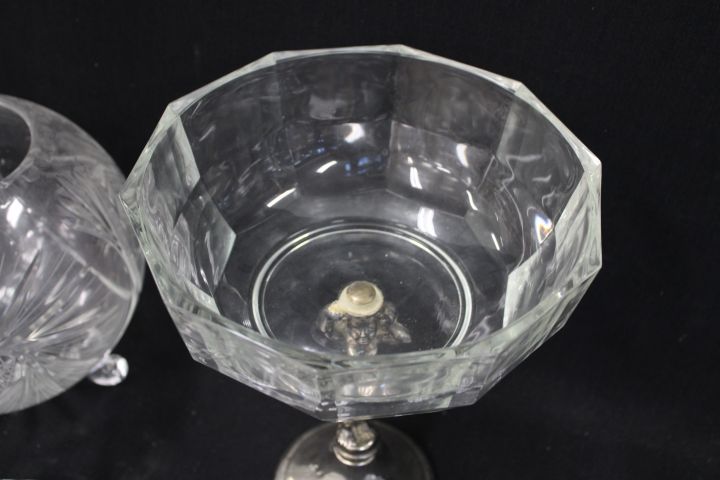 627063-16 Glass / Crystal Bowls, candlesticks, glass etc.