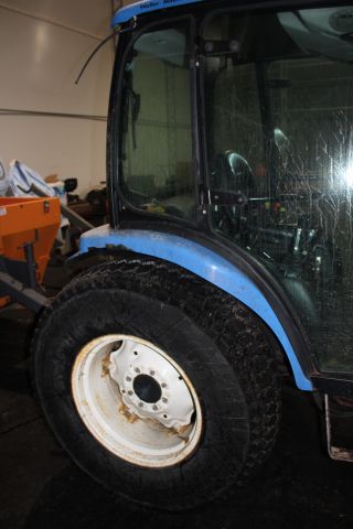 637300-5 Compact tractor New Holland TC45D 4WD -05 XKE067