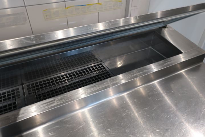 628165-6 Cooling bench with cooling gutter, Ginox