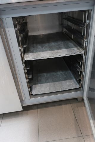 628165-9 Cooling bench with cooling gutter, Ginox
