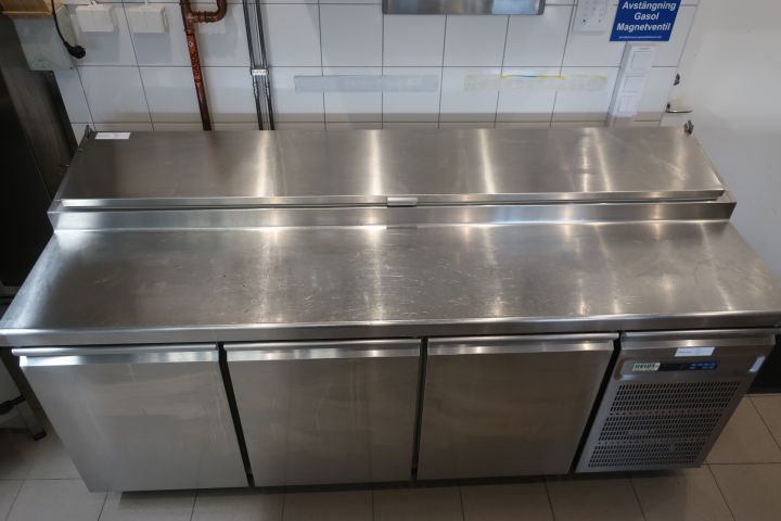 628165-16 Cooling bench with cooling gutter, Ginox