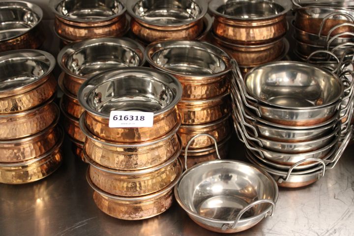 616318-3 Indian carpet plates and platter