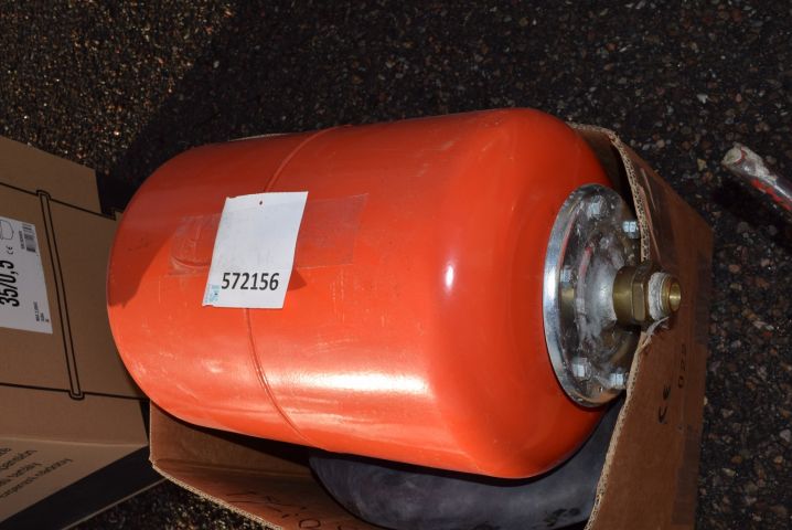 572156-2 Expansion vessel Zilmet 22 L