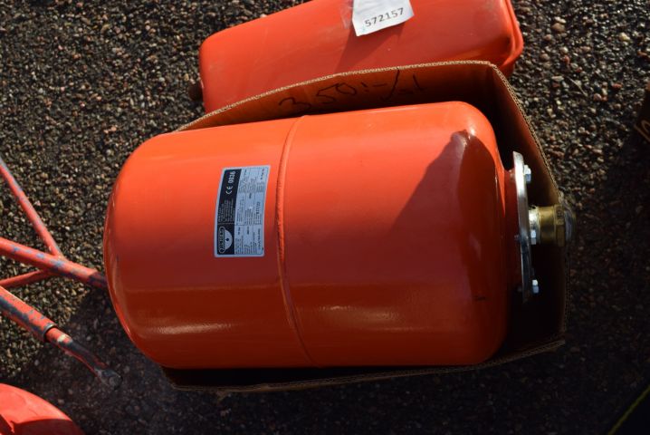 572156-3 Expansion vessel Zilmet 22 L