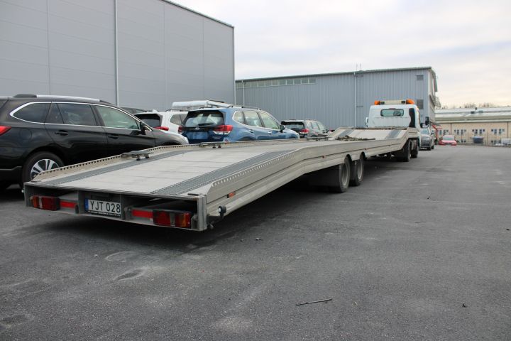 639060-11 Mitsubishi Canter 3C15 Car transport -2015 Reg. No. YJT018 164994km Trailer Reg.no: YJT028