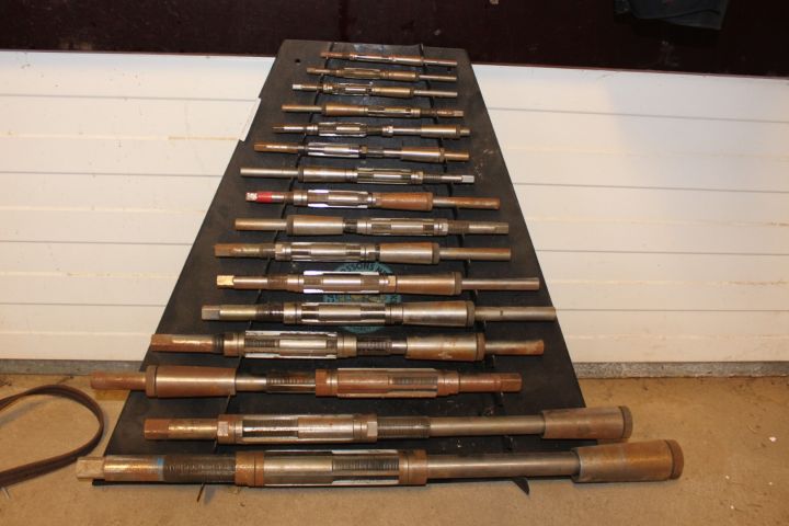 635710-1 Brotch set with 16 pieces