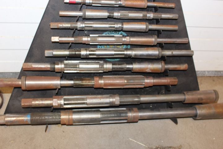 635710-4 Brotch set with 16 pieces