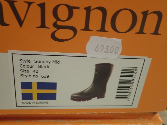 577480-5 Avignon stövlar i olika storlekar m.m