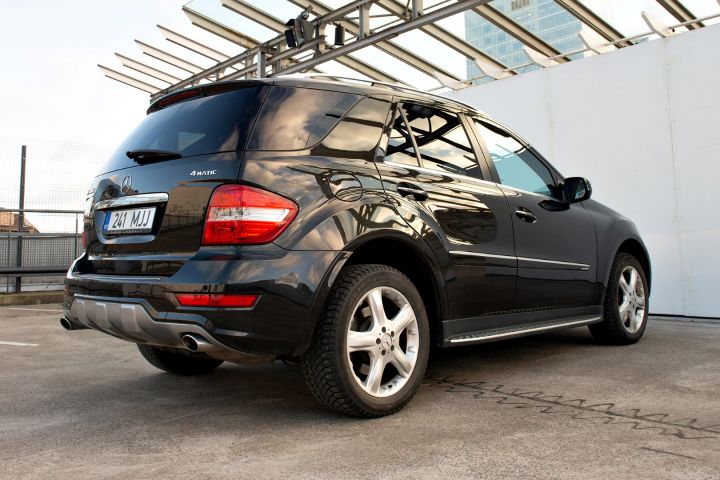 639598-3 Mercedes-Benz ML500 4Matic AMG