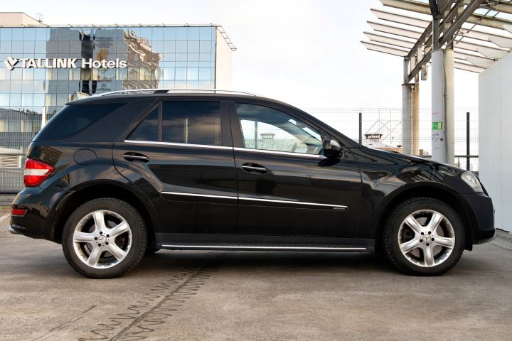 639598-4 Mercedes-Benz ML500 4Matic AMG