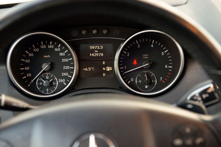 639598-7 Mercedes-Benz ML500 4Matic AMG
