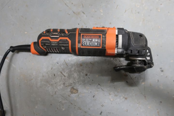 628323-4 Multi-tool, Black & Decker MT300