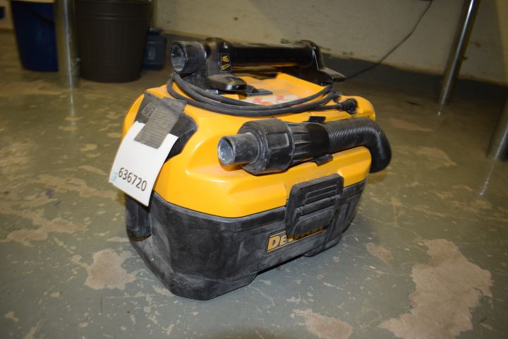 636720-1 Vacuum Cleaner, DeWalt DCV 584L