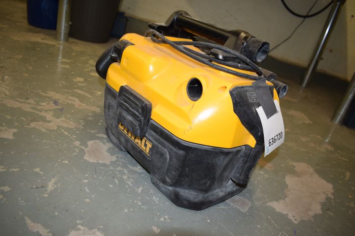 636720-2 Vacuum Cleaner, DeWalt DCV 584L