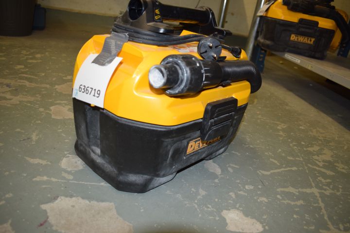 636719-1 Vacuum Cleaner, DeWalt DCV 584L