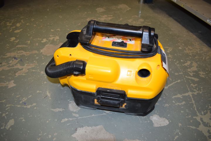 636719-3 Vacuum Cleaner, DeWalt DCV 584L