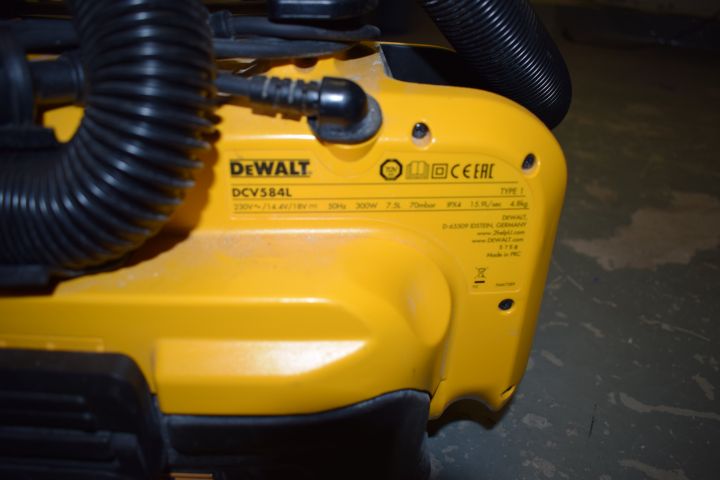 636719-4 Vacuum Cleaner, DeWalt DCV 584L