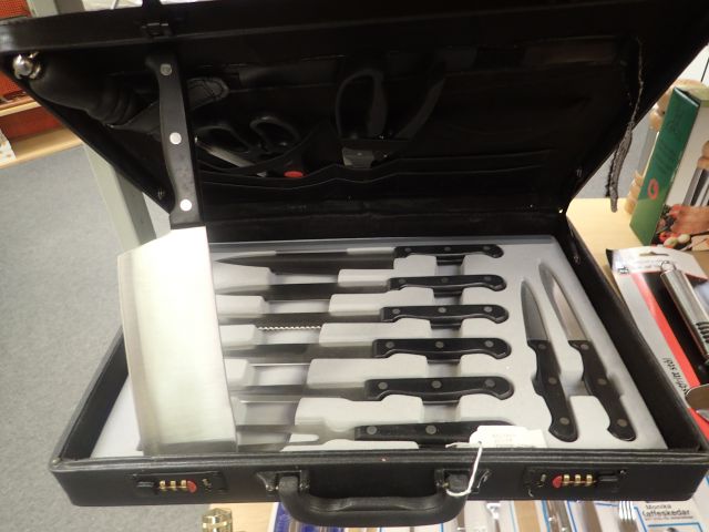 577550-1 Larger amount of cutlery / household utensils in different models