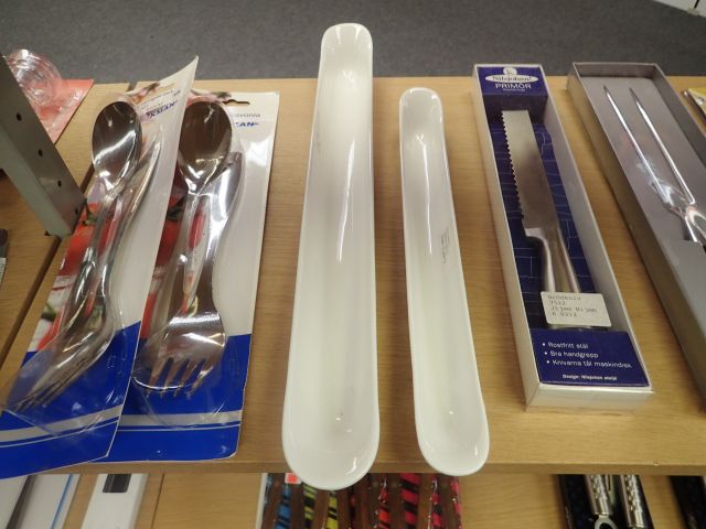 577550-3 Larger amount of cutlery / household utensils in different models