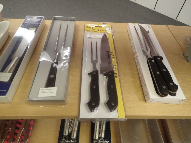 577550-4 Larger amount of cutlery / household utensils in different models