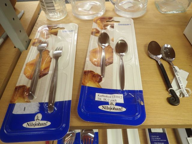 577550-5 Larger amount of cutlery / household utensils in different models