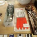 577550-6 Larger amount of cutlery / household utensils in different models