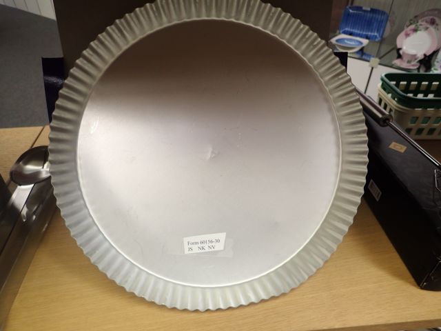 577550-13 Larger amount of cutlery / household utensils in different models