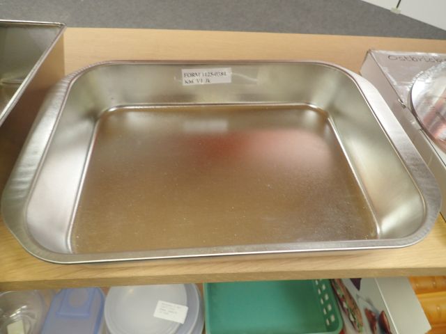 577550-15 Larger amount of cutlery / household utensils in different models