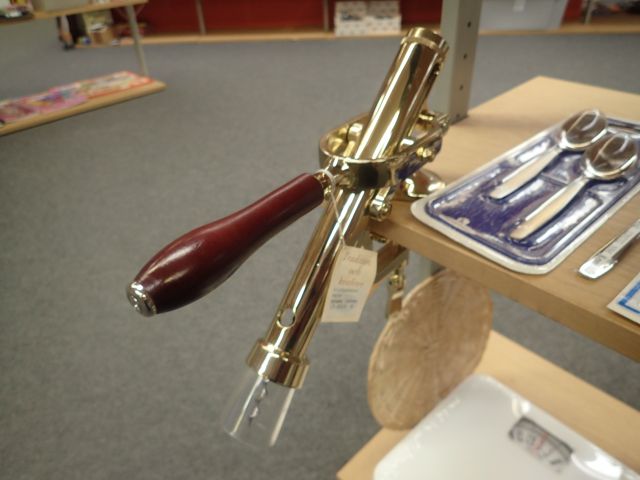 577550-21 Larger amount of cutlery / household utensils in different models