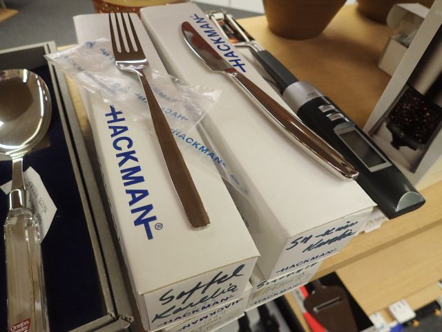 577550-23 Larger amount of cutlery / household utensils in different models