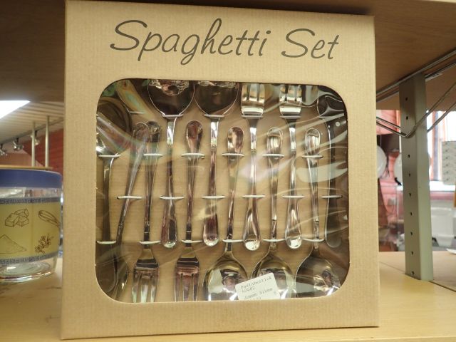 577550-24 Larger amount of cutlery / household utensils in different models