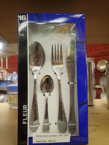 577550-25 Larger amount of cutlery / household utensils in different models