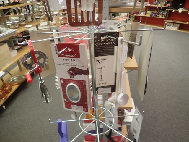 577550-27 Larger amount of cutlery / household utensils in different models