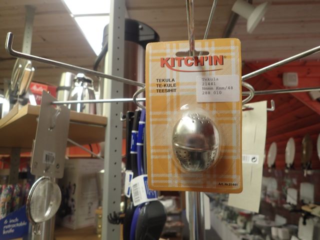 577550-30 Larger amount of cutlery / household utensils in different models