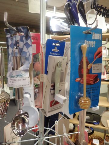 577550-31 Larger amount of cutlery / household utensils in different models