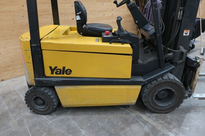639480-3 Forklift truck Yale ERP 30 ALF E2145 incl. Charging station - 1995 * Updated info *