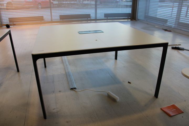 629523-1 Meeting table with socket for electricity 140x140x74