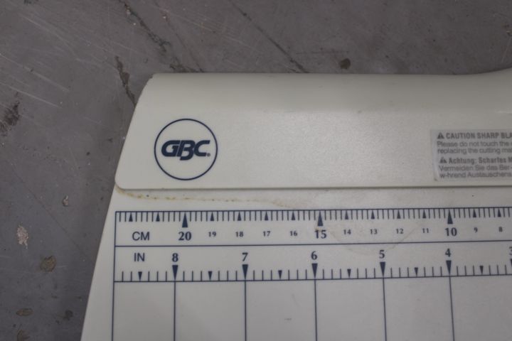 629886-7 Cutting Machine - Dahle 561 & GBC