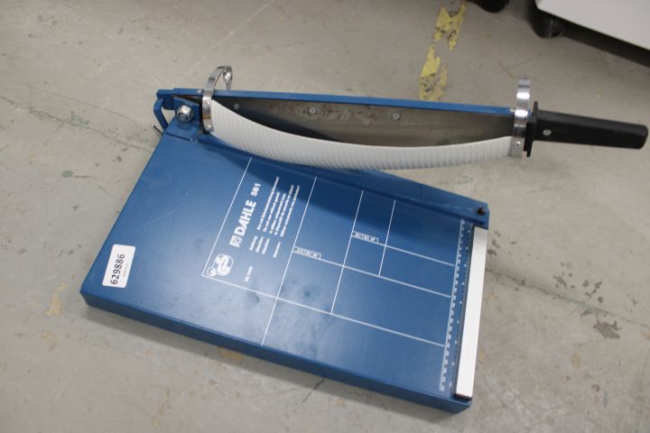 629886-9 Cutting Machine - Dahle 561 & GBC
