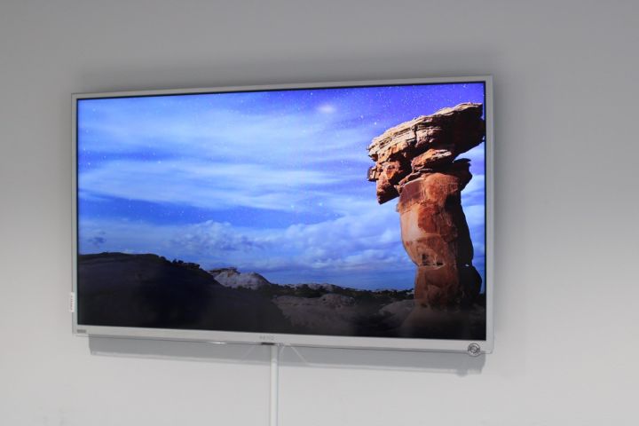 626162-1 TV Peaq ca 46" och dokumentförstörare Fellowes